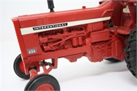 INTERNATIONAL FARMALL 826 TOY TRACTOR