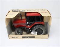 CASE INTERNATIONAL 5130 TOY TRACTOR WITH CAB