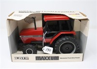 CASE INTERNATIONAL 5130 TOY TRACTOR WITH CAB
