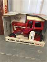 IH 4566 TURBO SPECIAL EDITION- 1/16 IN BOX