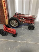HUBLEY TRACTOR, SMALL PLASTIC TRACTOR