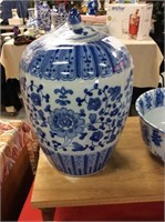 Large blue and white flowers ginger jar