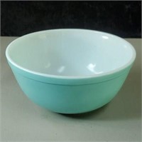 Baby blue Pyrex mixing bowl approx 8.5 diameter