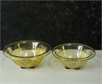 Pair of yellow glass bowls approx 7.5 and 6.5