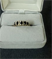 10kt appeox size 7 gold & sapphire ring