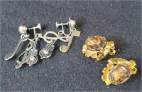 2 pairs of clip on earrings