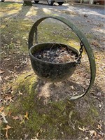 Cast iron footed colander pot with frame