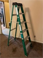 Louisville 6 ft Fiberglass ladder