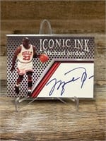 Iconic Ink Cut Autograph Michael Jordan CARD