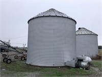 6000 bu. grain bin (new spreaders)