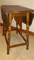 Drop leaf end Table 19" wide