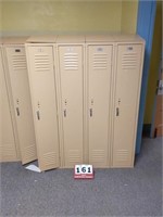 4 Section of Lockers
