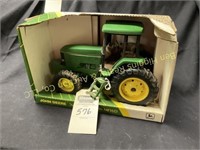 JD 7600 Tractor w/ MFWD 1:16 (NIB)