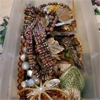 ASSORTED LADIES NECKLACES AND PINS