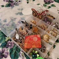 ASSORTED LADIES JEWELRY - EARRINGS/ PINS