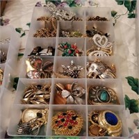 ASSORTED JEWELRY - EARRINGS/ PINS