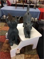 Set of two cats lawn ornaments