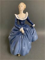 Royal Doulton Figurine "Fragrance" HN 2334