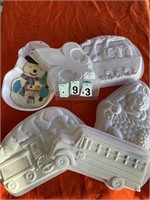 6 assorted plastic baking forms