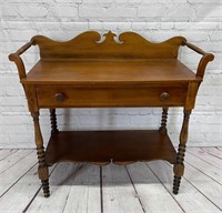 Fine Wash Stand with Turned Legs