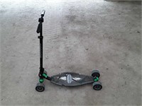 Fuzion Carbon 4 Wheel Scooter (base is cracked)