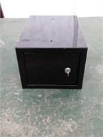 Small Metal Safe w Key