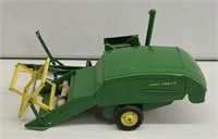 JD Auger Feed Pull Type Combine 1/16 Near Mint