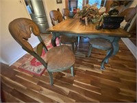 Dining Table W/6 Chairs & 2 Leaves