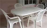 Plastic Table w/ (4) Chairs