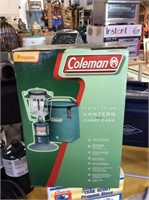 Coleman propane lantern with carry case