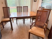 Dining room table w/6 chairs & 2 leaves (20") appr