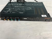 Roland SDE-1000 delay effects