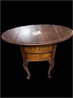 Early american drop leaf Queen Anne side table