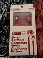 Women's clothing and earphones