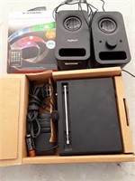 Wireless microphone headset and Small speaker set