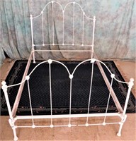 VINTAGE FULL SIZE WROUGHT IRON BED FRAME & RAILS