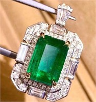 4ct natural Colombian emerald pendant in 18K gold