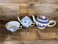 Oriental Teapots & Cup