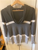Woman’s sweater Med