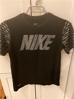 Boys Nike T-Shirt Medium