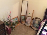 Assorted pictures & decor