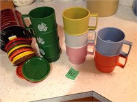 retro tupperware cups & lids