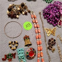 ASSORTED NECKLACES AND BRACELETS
