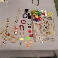 LARGE LOT OF ASSORTED JEWELRY