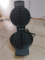 Waffle maker. Black & Decker.