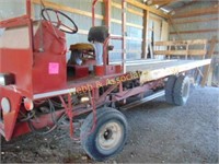 1972 Kent Mfg. self-propelled bale wagon with