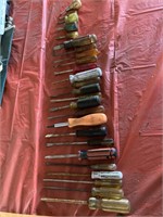 Lot of assorted vintage screwdrivers