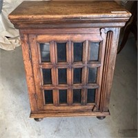 Solid footed Mexican chest with glass from 1965