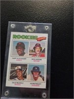 Mix of 28 Baseball Cards From 1970s-1990s