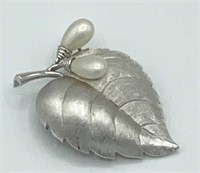 CROWN TRIFARI Brushed Silver Pearl Leaf Brooch